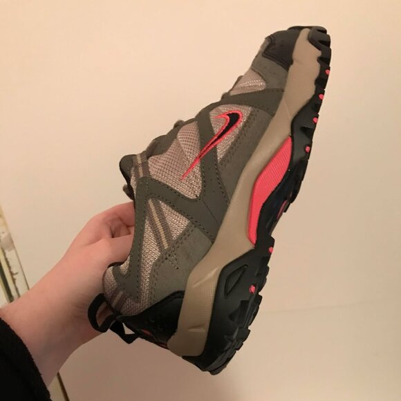 Nike Womens Trail Running Shoe Light Grey Hiking ACG All Trac 6.5 NEW OLD STOCK - Picture 7 of 11
